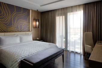 76522964-H1-Junior_Suite_Bedroom.jpg