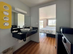 thumbnail: Room amenity