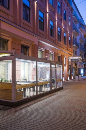 thumbnail: Outdoor dining