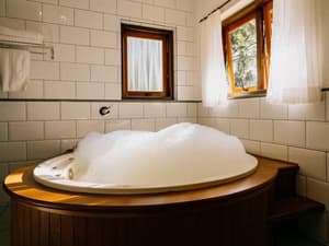 thumbnail: Jetted tub