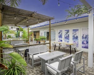 thumbnail: Outdoor dining