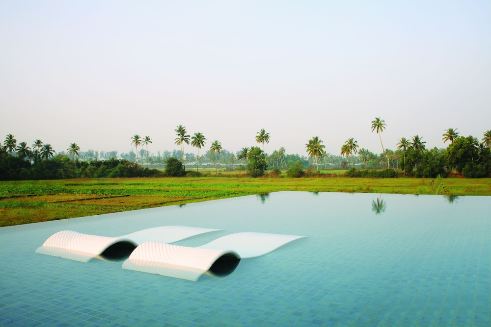 Infinity pool
