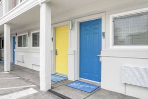 thumbnail: Exterior detail