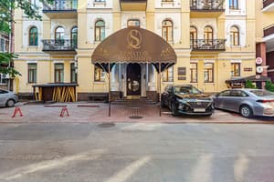 thumbnail: Property entrance