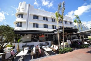 thumbnail: Outdoor dining