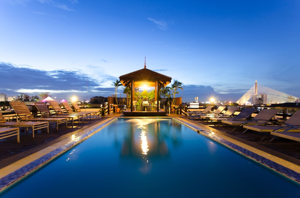 Rooftop pool