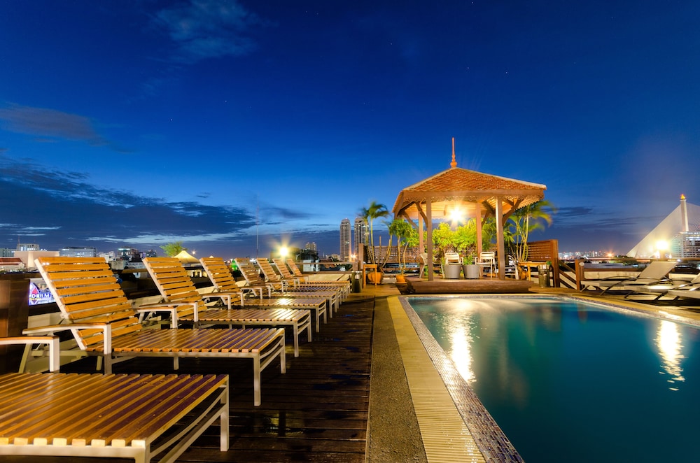Rooftop pool