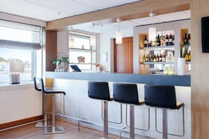 thumbnail: Bar (on property)