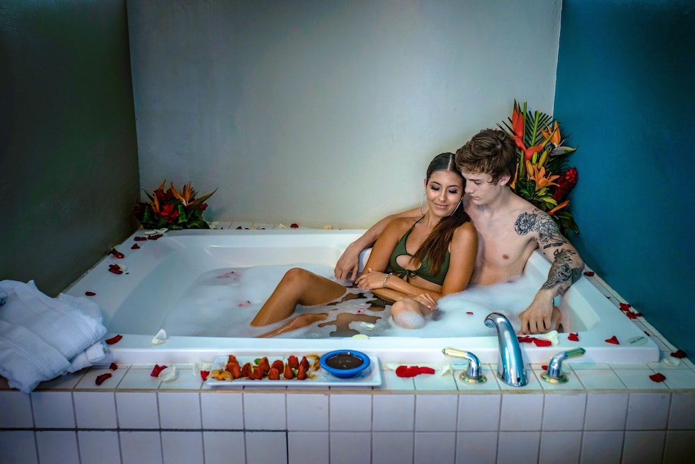 Jetted tub