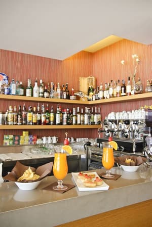 thumbnail: Bar (on property)