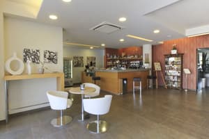 thumbnail: Bar (on property)