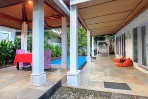 thumbnail: Front of property