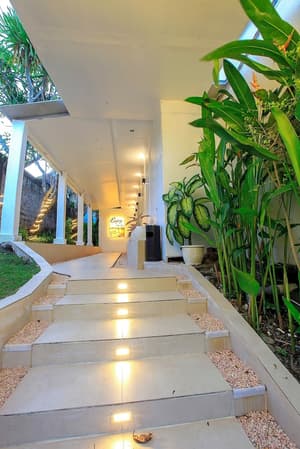 thumbnail: Hallway