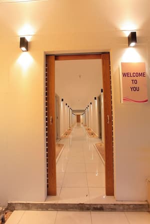 thumbnail: Hallway
