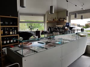 thumbnail: Bar (on property)