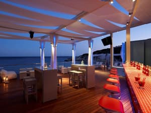 thumbnail: Bar (on property)