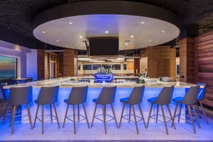 thumbnail: Bar (on property)