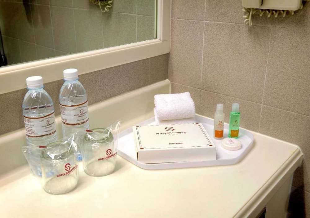 Bathroom amenities