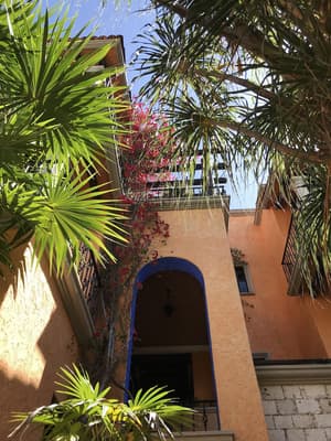 thumbnail: Front of property