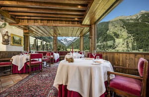thumbnail: Outdoor dining