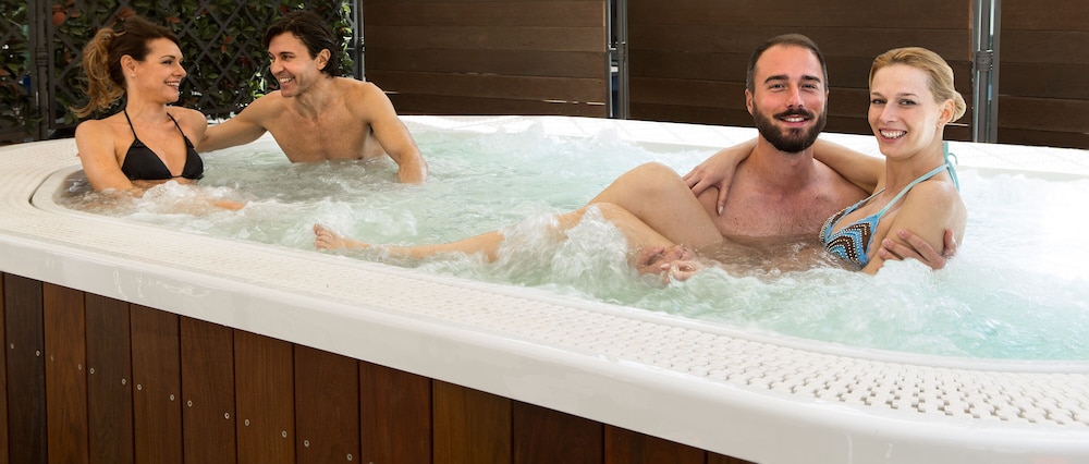Outdoor spa tub
