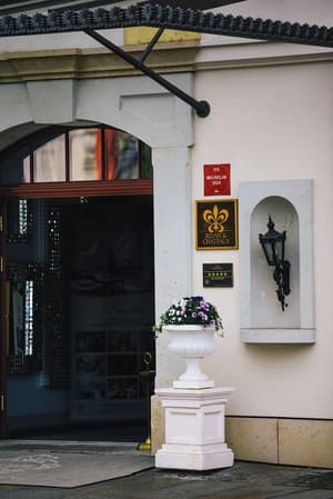 thumbnail: Property entrance