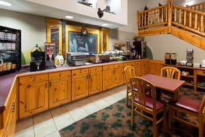 thumbnail: Breakfast area