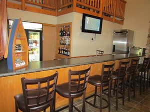 thumbnail: Bar (on property)
