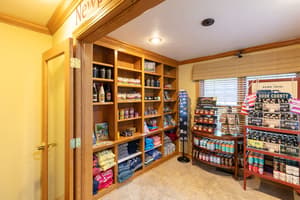 thumbnail: Gift shop