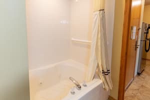 thumbnail: Jetted tub