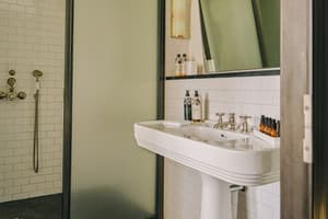 thumbnail: Apt One Bed sink