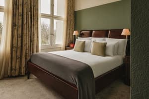 thumbnail: Small bedroom