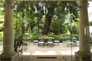 thumbnail: Outdoor dining