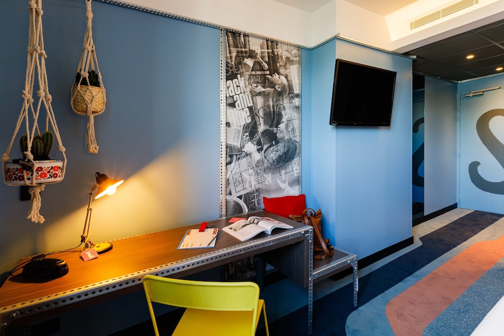 Room amenity