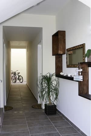 thumbnail: Interior entrance