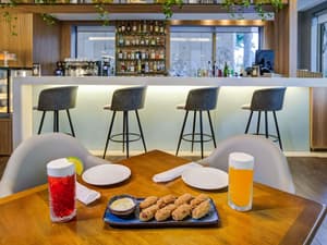 thumbnail: Bar (on property)
