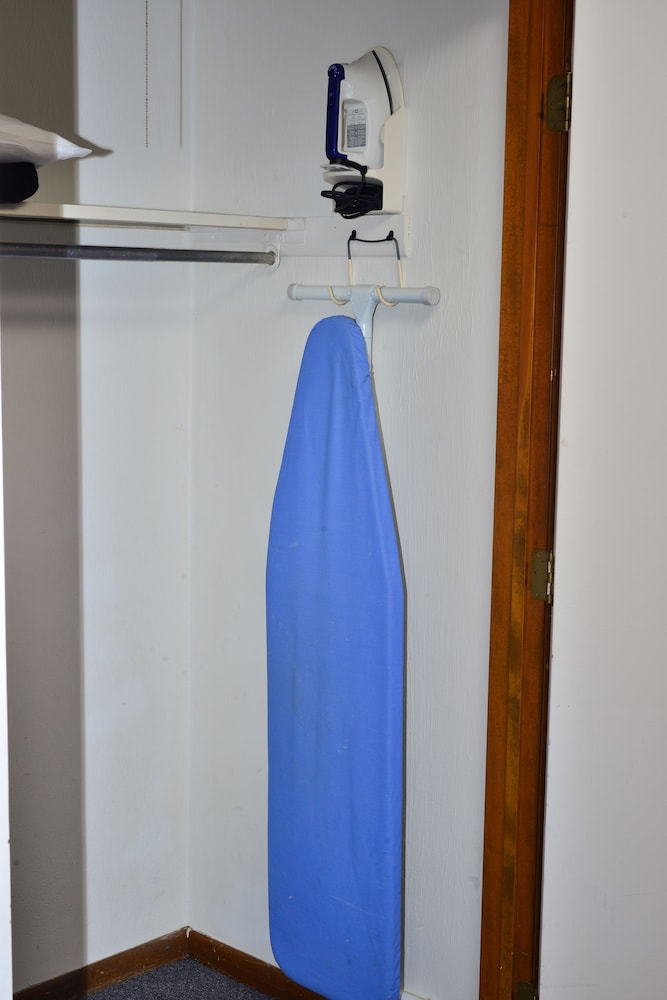 Iron/ironing board