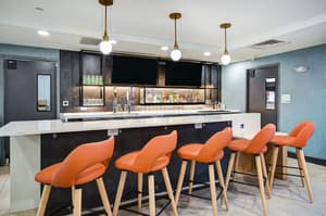 thumbnail: Bar (on property)