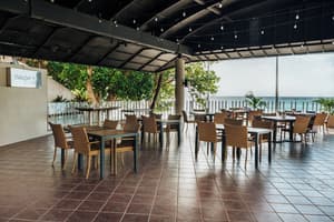 thumbnail: Outdoor dining