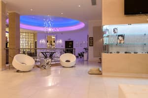 thumbnail: Interior entrance
