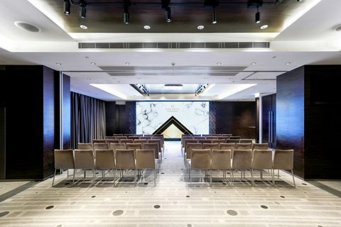 Nina Hotel Island South LED Wall Meeting Setup re