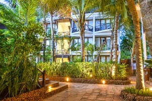 thumbnail: Exterior