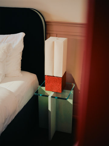 DBL DOUBLEROOM SIDE TABLE