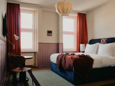 DBL DOUBLEROOM BED