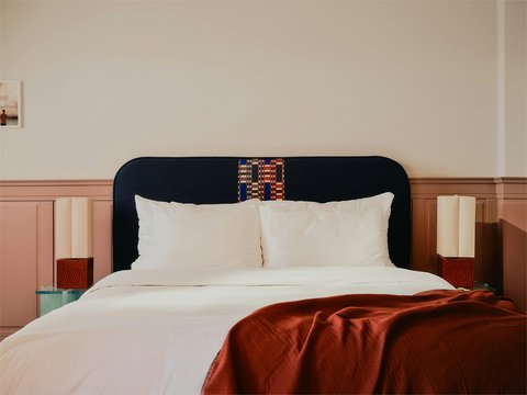 LARGE THE LARGE WITH BALCONY BED