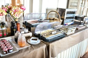 thumbnail: Breakfast area