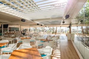 thumbnail: Poolside bar