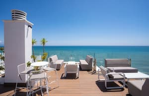thumbnail: Bar (on property)