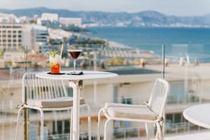 thumbnail: Bar (on property)