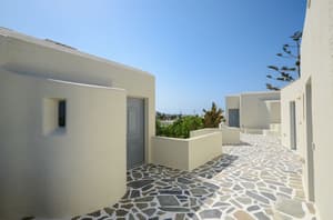 thumbnail: Front of property